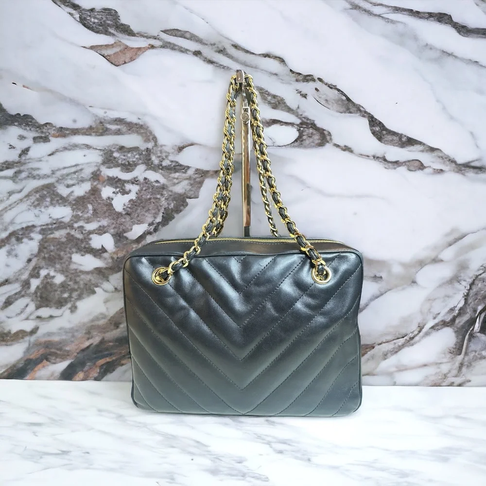 CHANEL CHEVRON lambskin shoulder/handbag - Picture 6 of 14